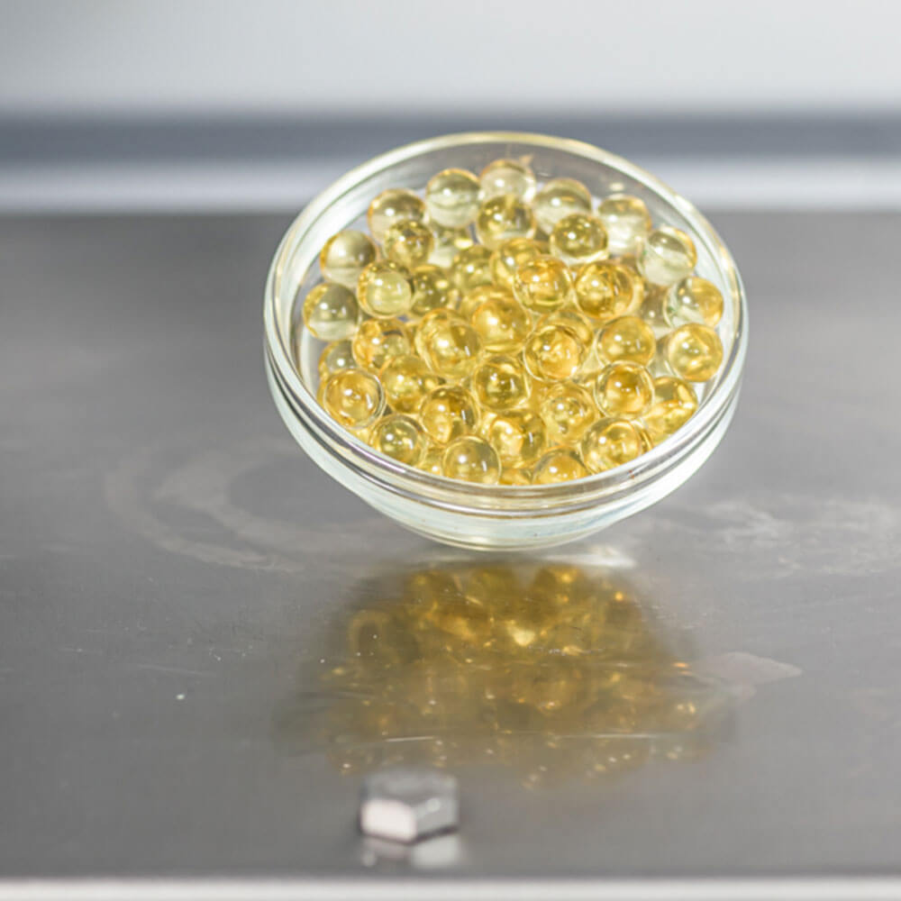 Cannabisolie-encapsulator voor de productie van cannabisoliecapsules, die CBD-olie inkapselen. Cannabisproducten van oliën, vapenpennen, eetwaren, gummies en meer.