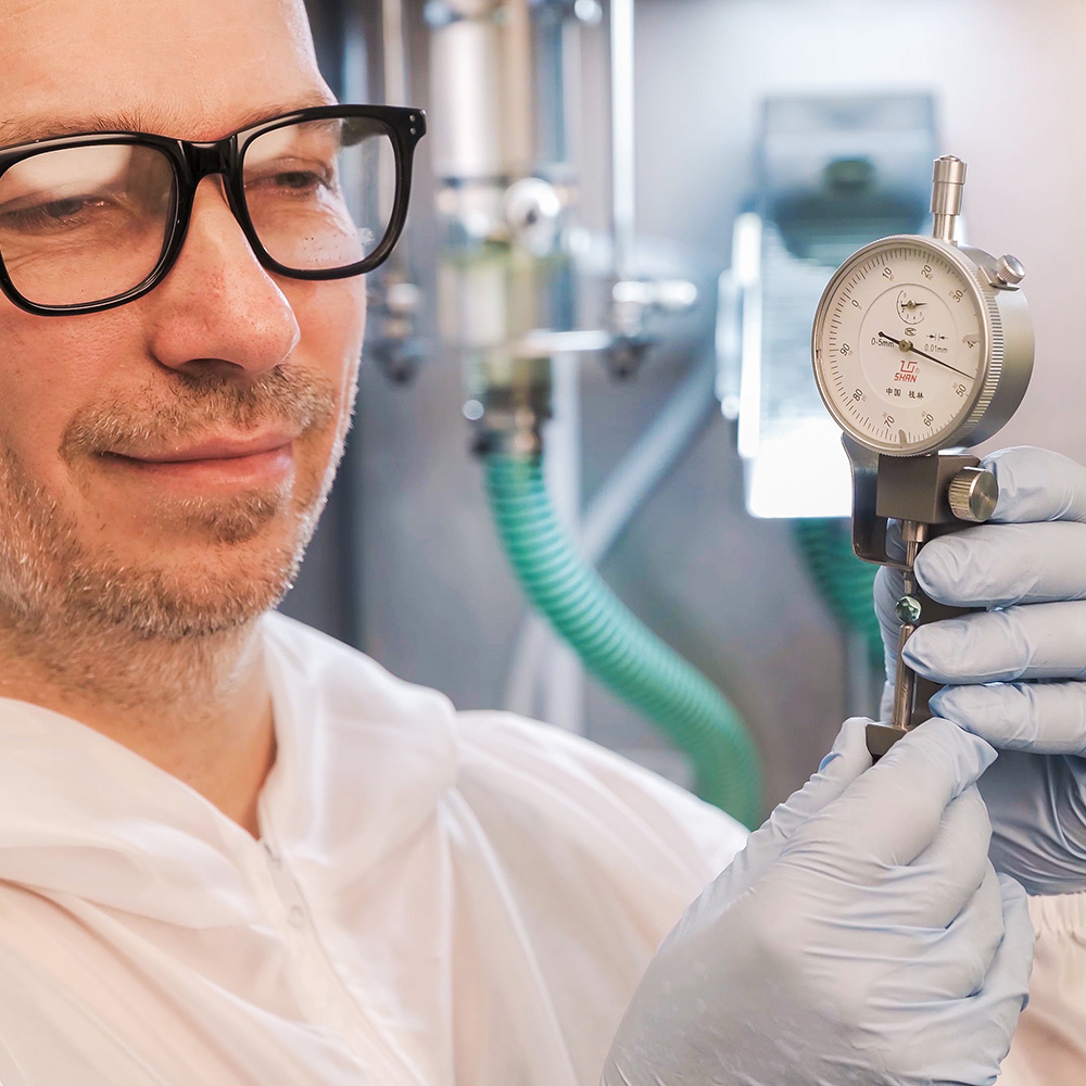CBD oil Encapsulator for the production of CBD oil capsules, encapsulating CBD oil. Cbd products from oils, vaping pens, edibles, gummies and more.